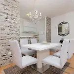 Amazing In Apartamento Makarska