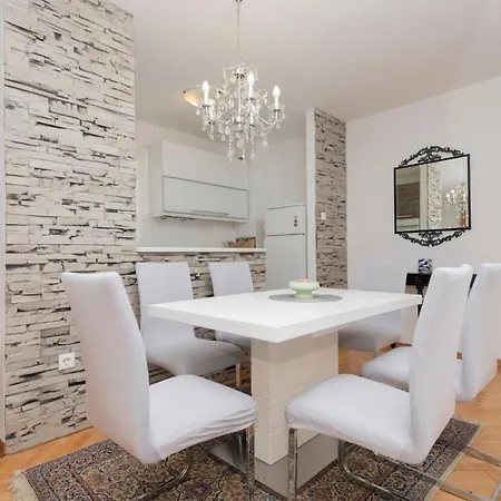 Amazing In With Kitchen Apartment Makarska