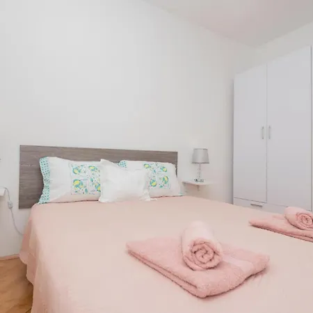Amazing In With Kitchen * Makarska