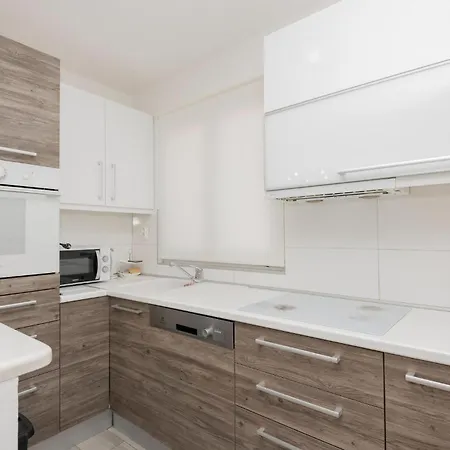 Amazing In With Kitchen Apartment *