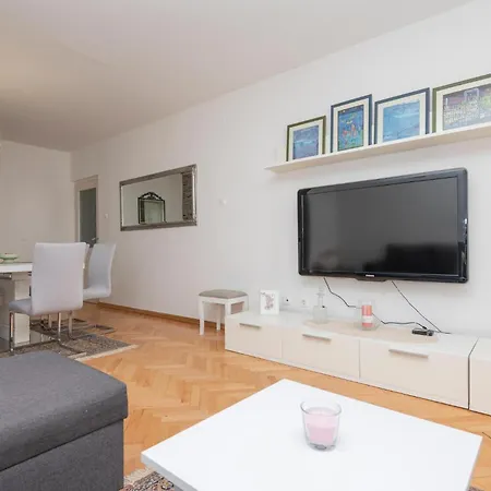 Amazing In With Kitchen Apartment Makarska