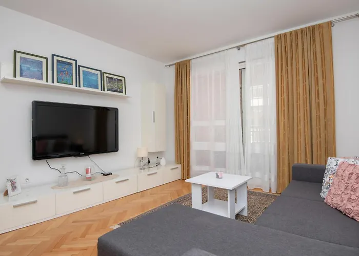 Amazing In Apartment *